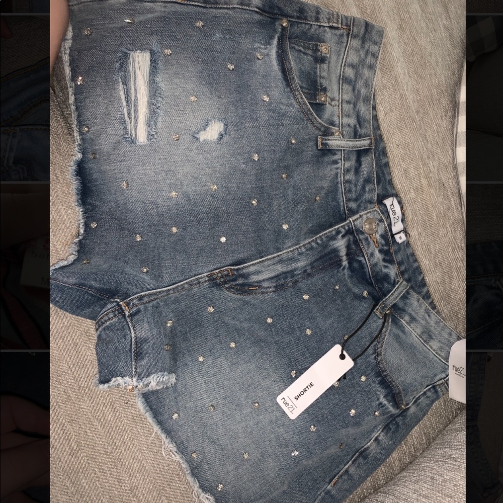 Super cute Rhinestones shorts!